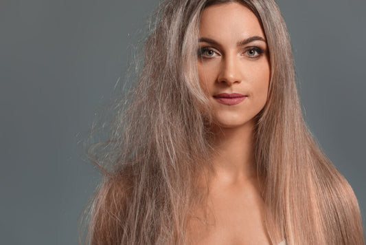 Pasa de Despeinada a Despampanante con estos tips para evitar el frizz
